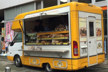 ドイツパンの人気移動販売車 Yellow Dog S Cafe